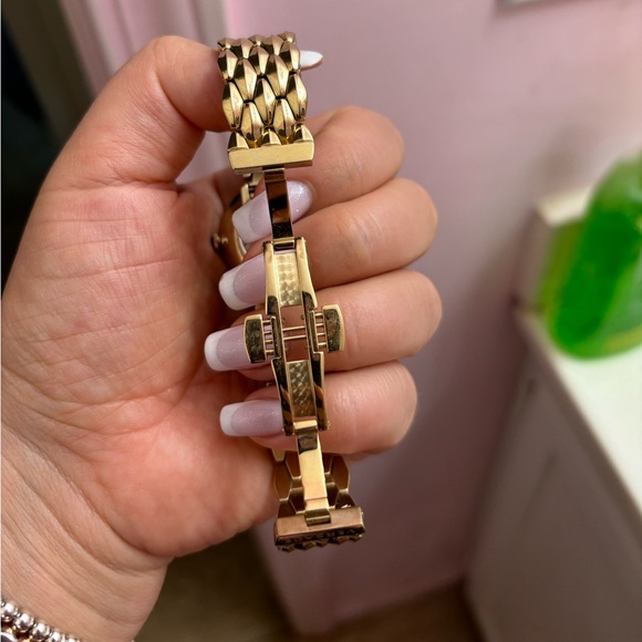 Versace V-Flare Quartz Silver Dial Ladies Watch - Picture 8 of 10